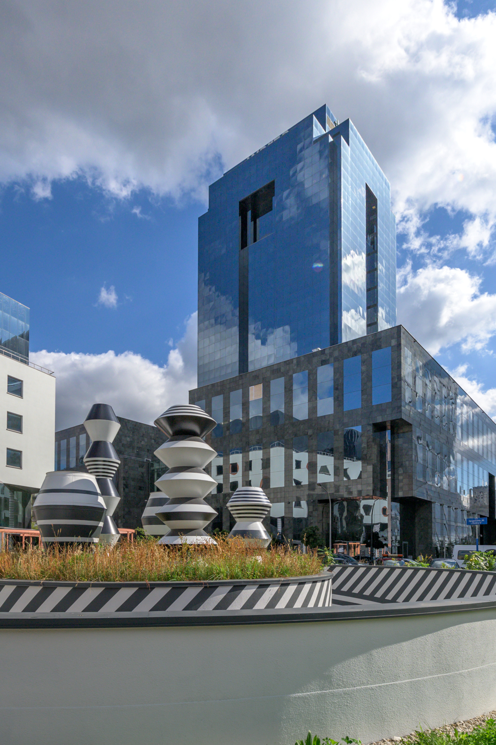 Zdjęcie architektury budynku Warta Tower